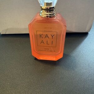 Kayali Eden Sparkling Lychee Body Wash - Orange